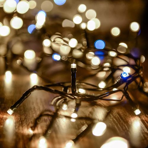 Dekortrend Basic KDT 366 Kültéri jégszikrázó fényfüzér zöld vezetékkel, 270 db MELEG + 90 db HIDEG FEHÉR LED-del, 18 méter