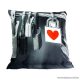 Szerelemlakat mintás díszpárna, 40 x 40 cm
