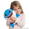 Baby Shark zenélő plüssfigura, Apa cápa