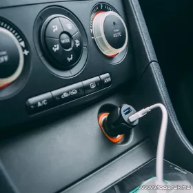   M.N.C Autós szivargyújtó adapter, 2 x USB aljzattal, fekete (54931BK)