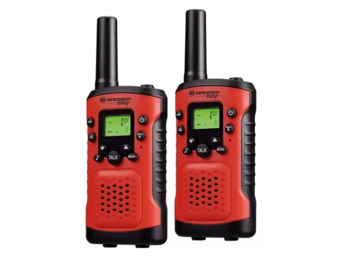 Bresser Junior piros színű gyermek walkie-talkie adó-vevő páros elölnézetből, bekapcsolt kijelzővel.