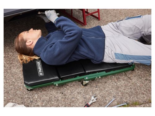 Gépjármű alatti javítás kényelmesen ParkSide párnázott szerelőágyon