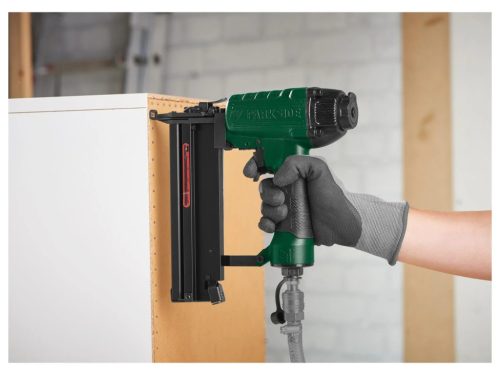 ParkSide PDT 40 F4 sűrítettlevegős, pneumatikus tűzőgép (tűzőpisztoly) és szögbelövő, 2000 db tartozék szöggel és kapoccsal