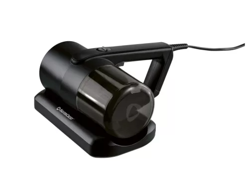 SilverCrest SMS 300 C3 fehér atkaporszívó használat közben egy franciaágy matracán