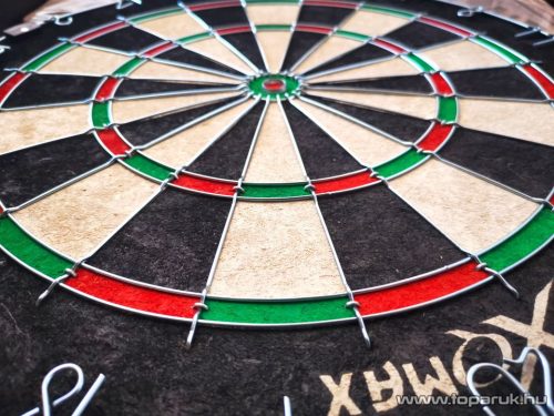 XQ Max Home Darts Center Fali darts szekrény, szizál darts tábla, fa szekrénnyel, 6 dart szettel