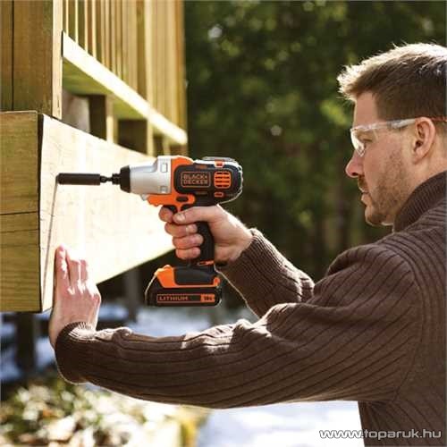 Black & Decker MT218K Multievo Multi szerszám fúró / csavarozó feltéttel, kofferben