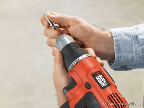 Black & Decker EPC126BK Akkumulátoros Kétsebességes fúró, csavarozó gép, műanyag kofferben, 2 db 12V-os akkumulátorral - Megszűnt termék: 2015. November