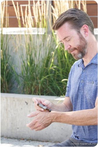 doTERRA Copaiba esszenciális olaj keverék Touch (Roll on) kivitelben, 10 ml