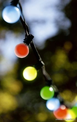 HOME LPL 30/M Kültéri 30 db LED-es gömb fényfüzér, 30 db 5 cm-es, színes műanyag gömb, színes LED-ekkel