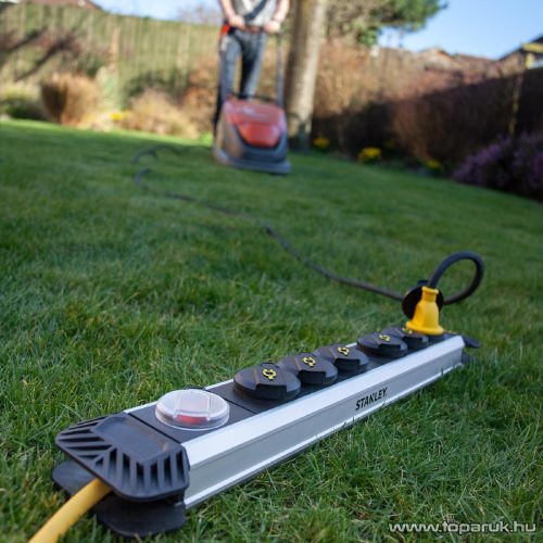 STANLEY SXECCD2LADE Kültéri, 4-es elosztó kapcsolóval, 2 méter kábellel