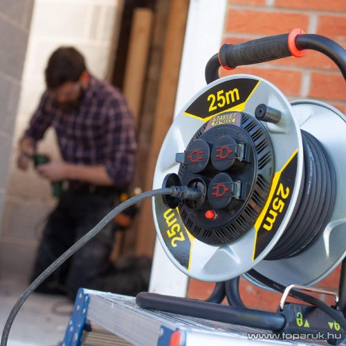 STANLEY SXECCM2FASE Kültéri fém kábeldob, 25 m kábellel